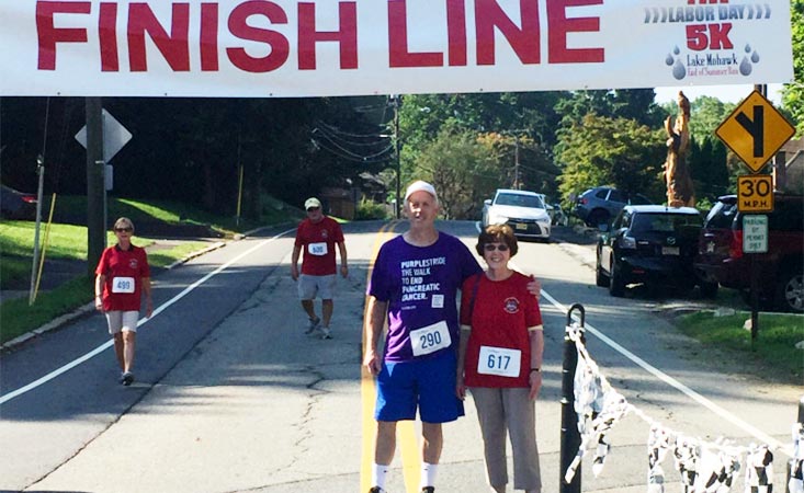 丈夫和妻子在新泽西5公里步行上与胰腺癌和肾癌作斗争