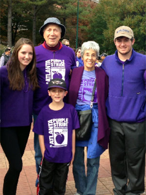 青少年兄弟姐妹与家族在紫普雷德，步行到胰腺癌