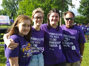 PurpleStride高中学生的团队，结束胰腺癌的行走