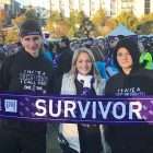 胰腺癌幸存者和她的两个儿子参加PurpleStride活动