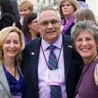 胰腺癌幸存者，PanCAN首席执行官和美国大使倡导研究资金。
