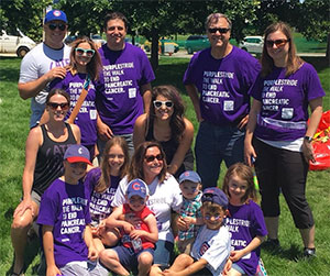 一个12年胰腺癌幸存者和芝加哥5K募捐活动的母亲的成长的家庭