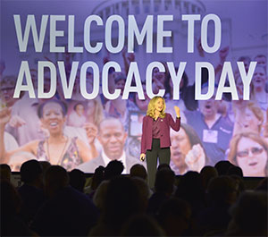 PanCAN主席向650名聚集在全国胰腺癌倡导日的倡导者发表讲话