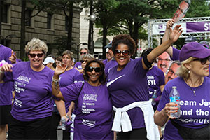PurpleStride华盛顿特区，与会者庆祝筹集了100万美元用于抗击胰腺癌
