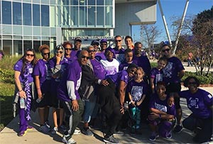 Purplestide Team在杰克逊维尔一起挤在一起，散步到结束胰腺癌