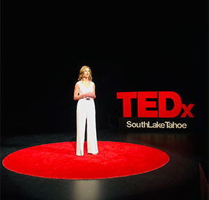 胰腺癌幸存者克里斯蒂娜海伦娜，一位激励演讲者，最近在TEDX谈话时发言