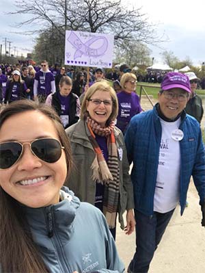 幸存者、照顾者和女儿在密歇根的PurpleStride胰腺癌步行活动中筹集资金