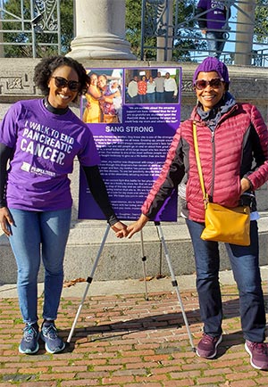 母亲和胰腺癌幸存者带着女儿参加PanCAN PurpleStride 5K步行