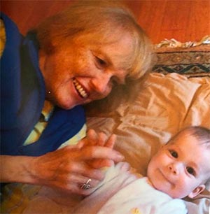 家庭荣誉奶奶在潘山紫普林斯去世的祖母的记忆
