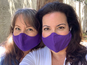母女二人和志愿者缝制并分发口罩，帮助在新冠肺炎大流行期间保护胰腺癌患者