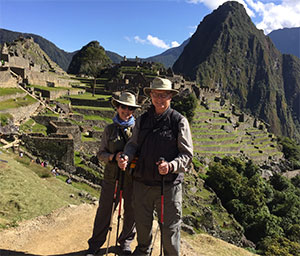 Machu Picchu的胰腺癌幸存者和妻子