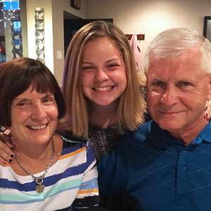 胰腺癌幸存者与他的妻子和孙女