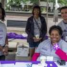 格洛丽亚和其他志愿者在华盛顿特区的PurpleStride活动上
