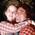 1.迈克尔·兰登和梅丽莎·吉尔伯特，演员，在“草原上的小屋”片场