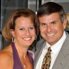 房地产董事长约翰米萨拉托和他的妻子艾比，他从胰腺癌中死亡